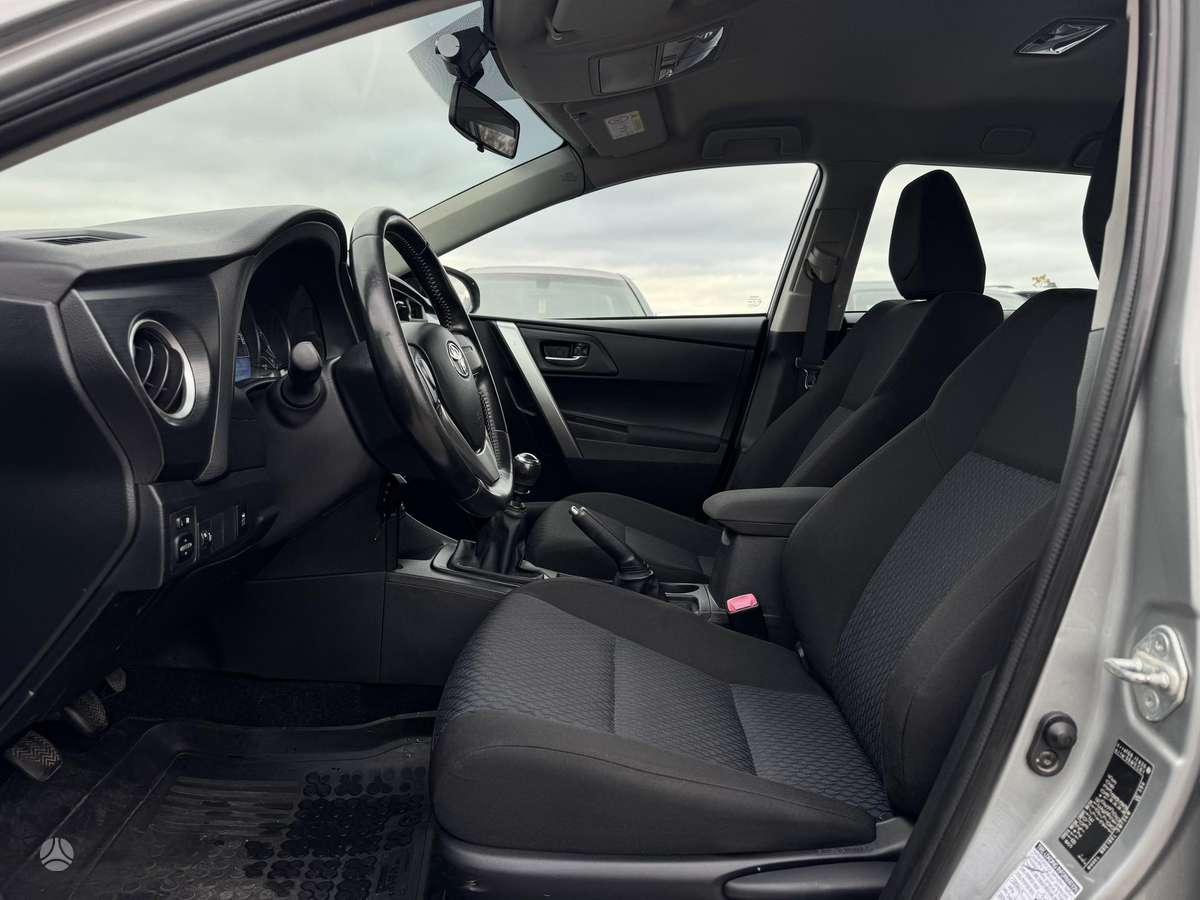 Toyota Auris 2014 — фото 17