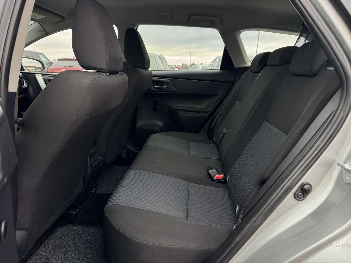 Toyota Auris 2014 — фото 19