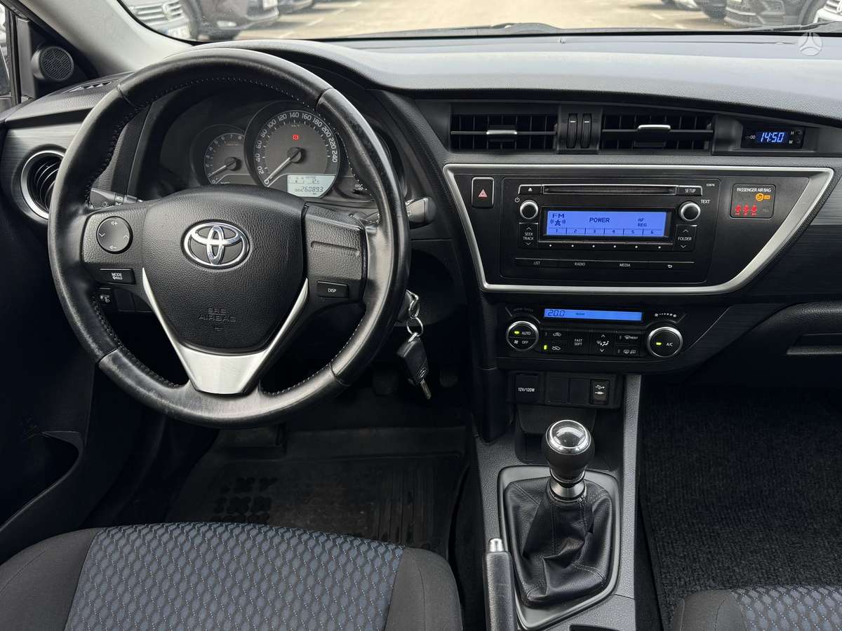 Toyota Auris 2014 — фото 25
