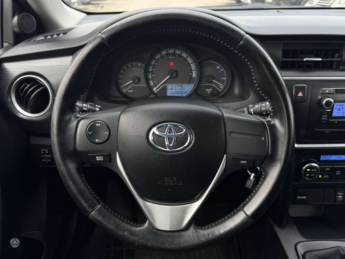Toyota Auris 2014 — фото 26