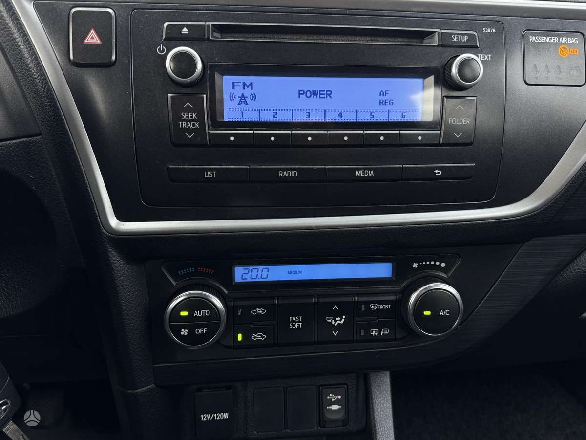 Toyota Auris 2014 — фото 27