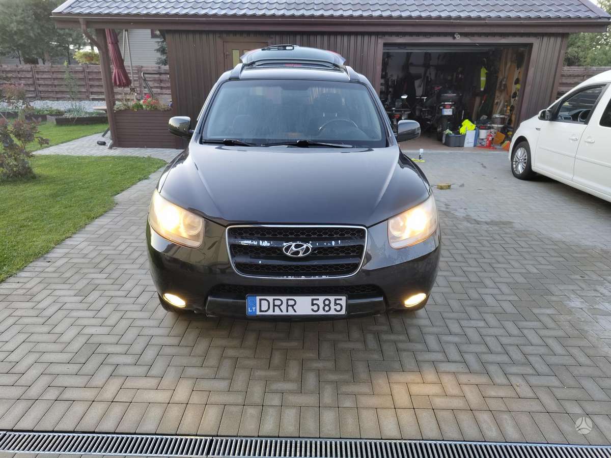 Hyundai Santa 2008 — rear view