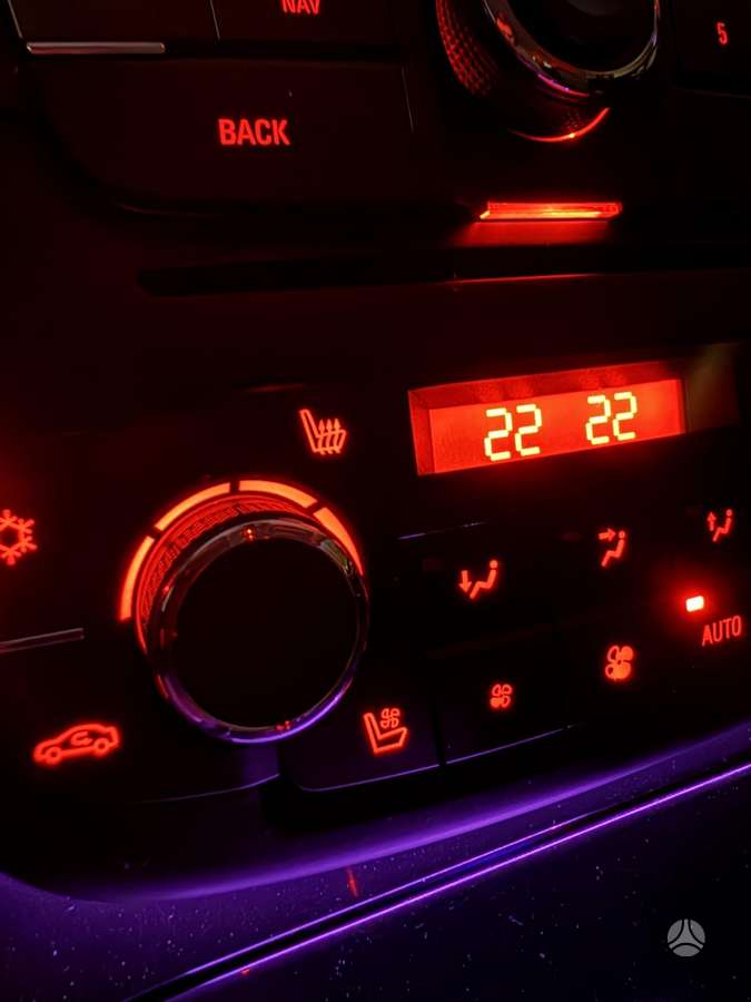 Opel Insignia 2010 — engine 1956 cm³, 163 HP (120kW)