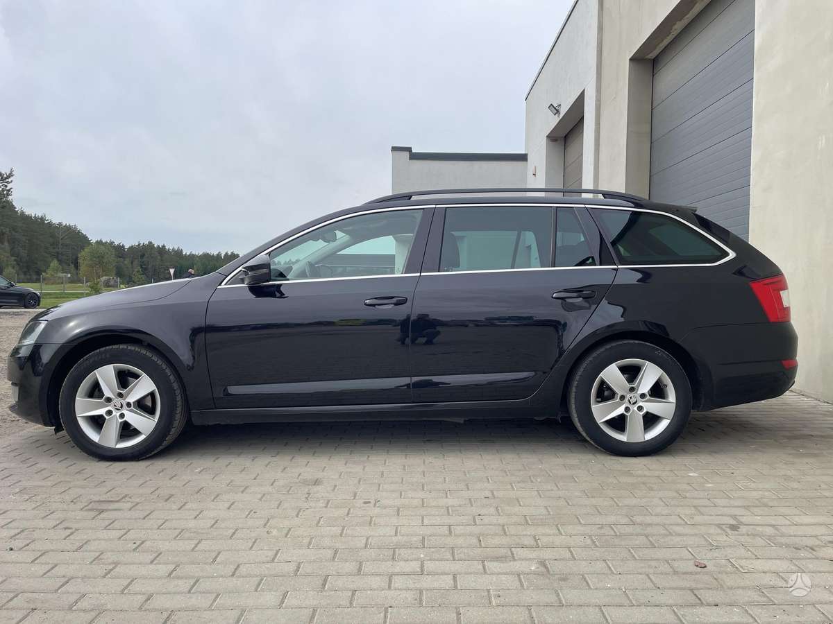 Skoda Octavia 2014 — rear view