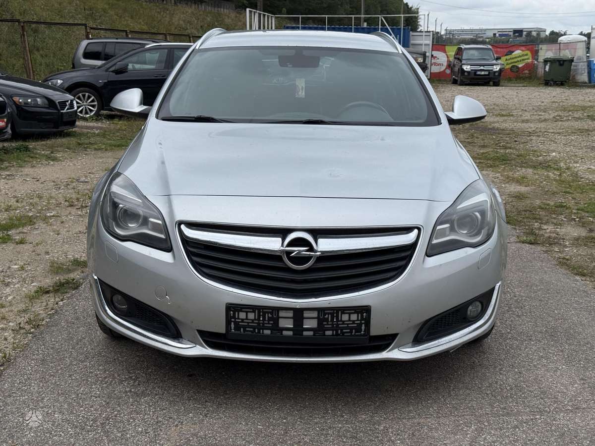 Opel Insignia 2015 — rear view