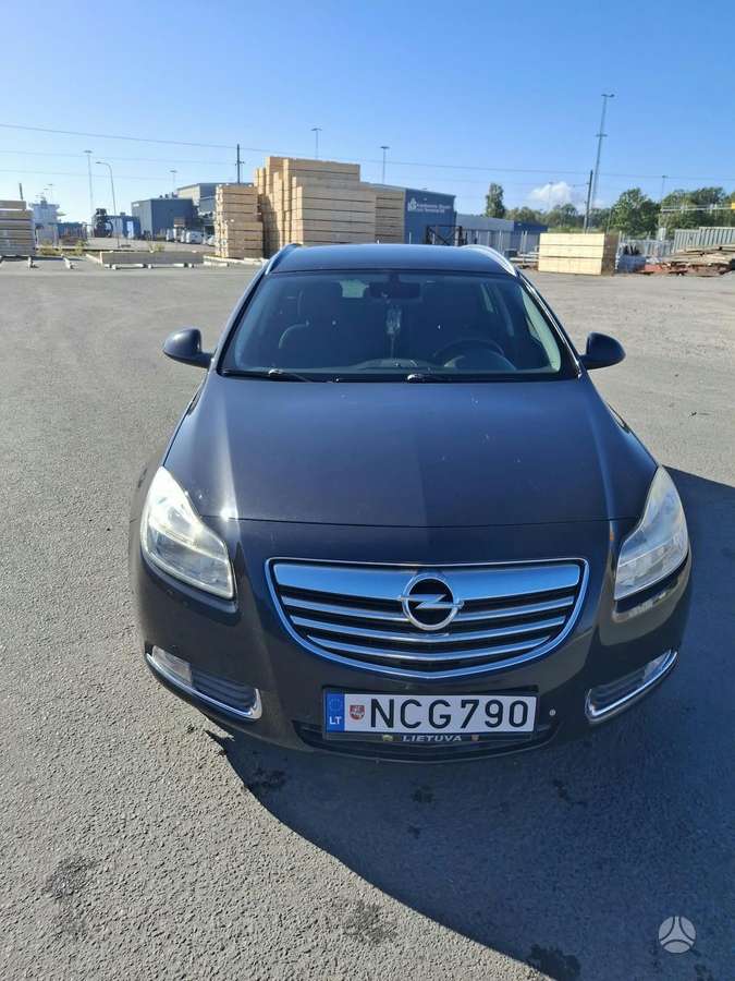 Opel Insignia 2013 — двигун 1998 cm³, 160 HP (118kW)