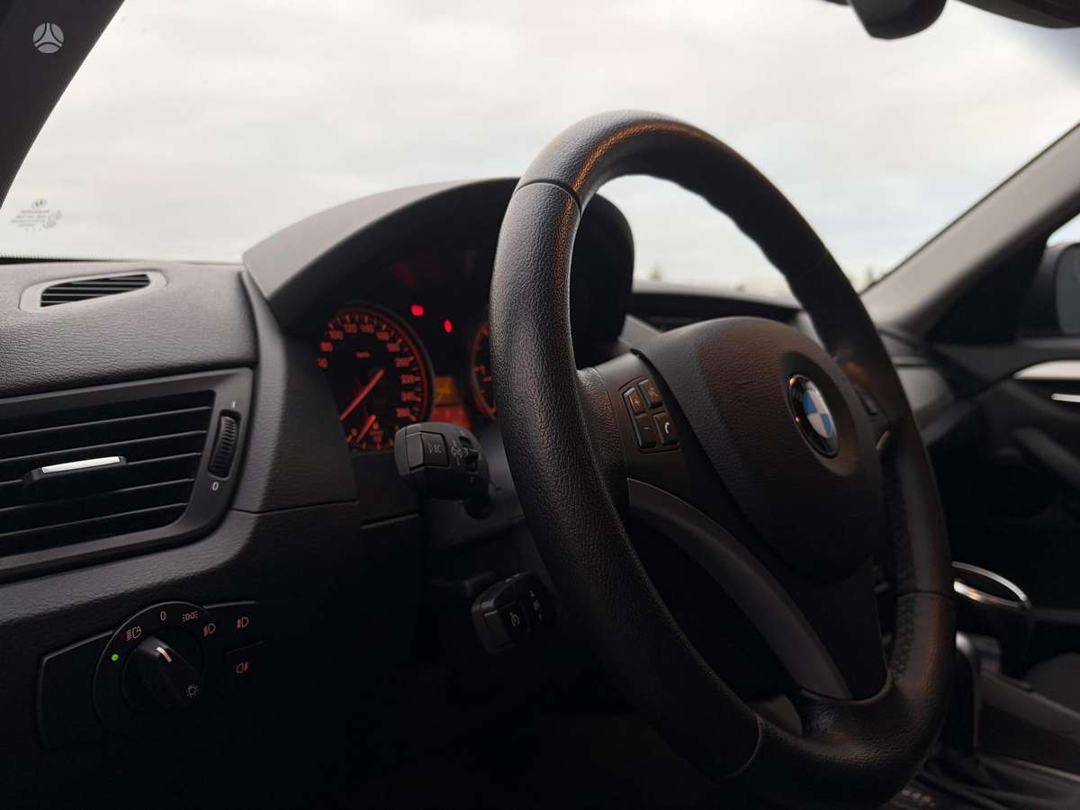 BMW X1 2011 — фото 12