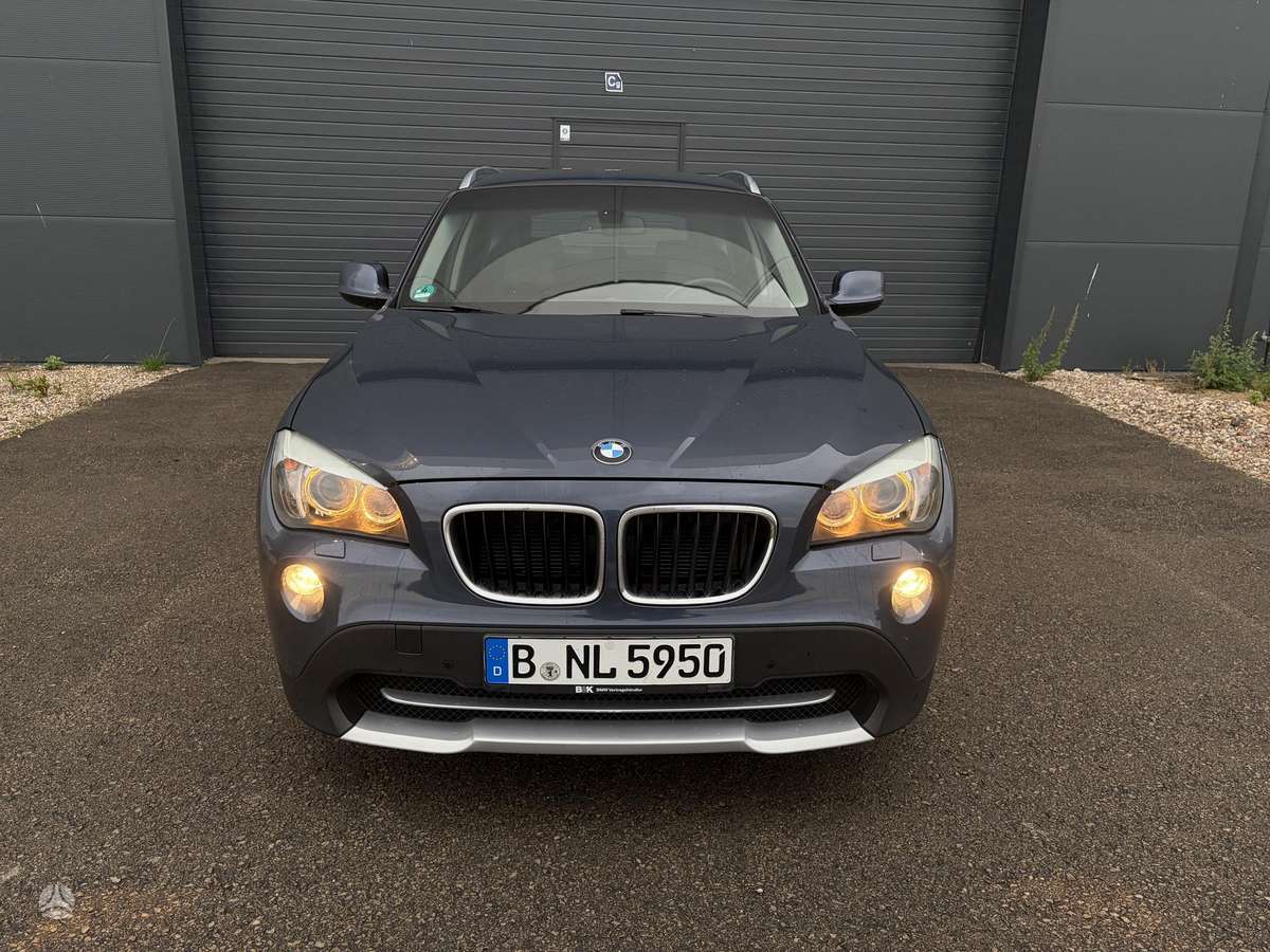BMW X1 2011 — вигляд ззаду
