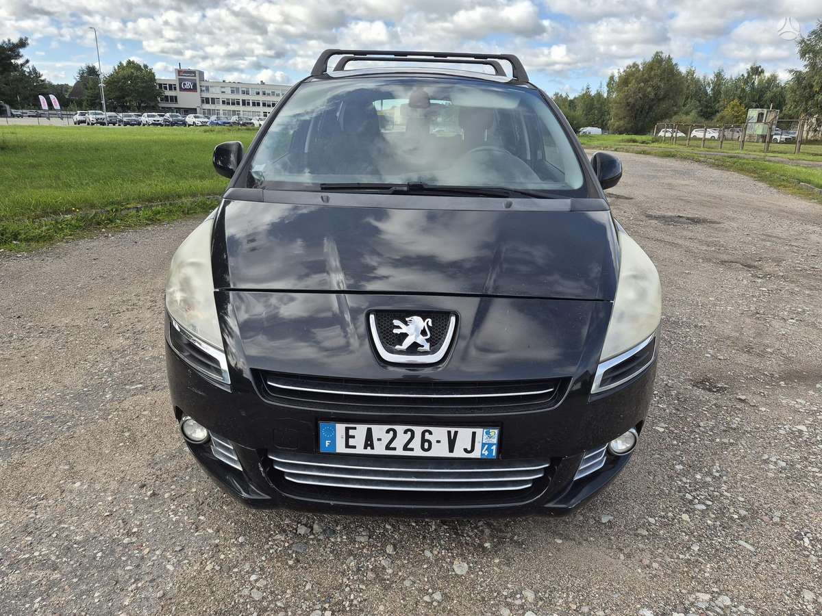 Peugeot 5008 2011 — вигляд ззаду