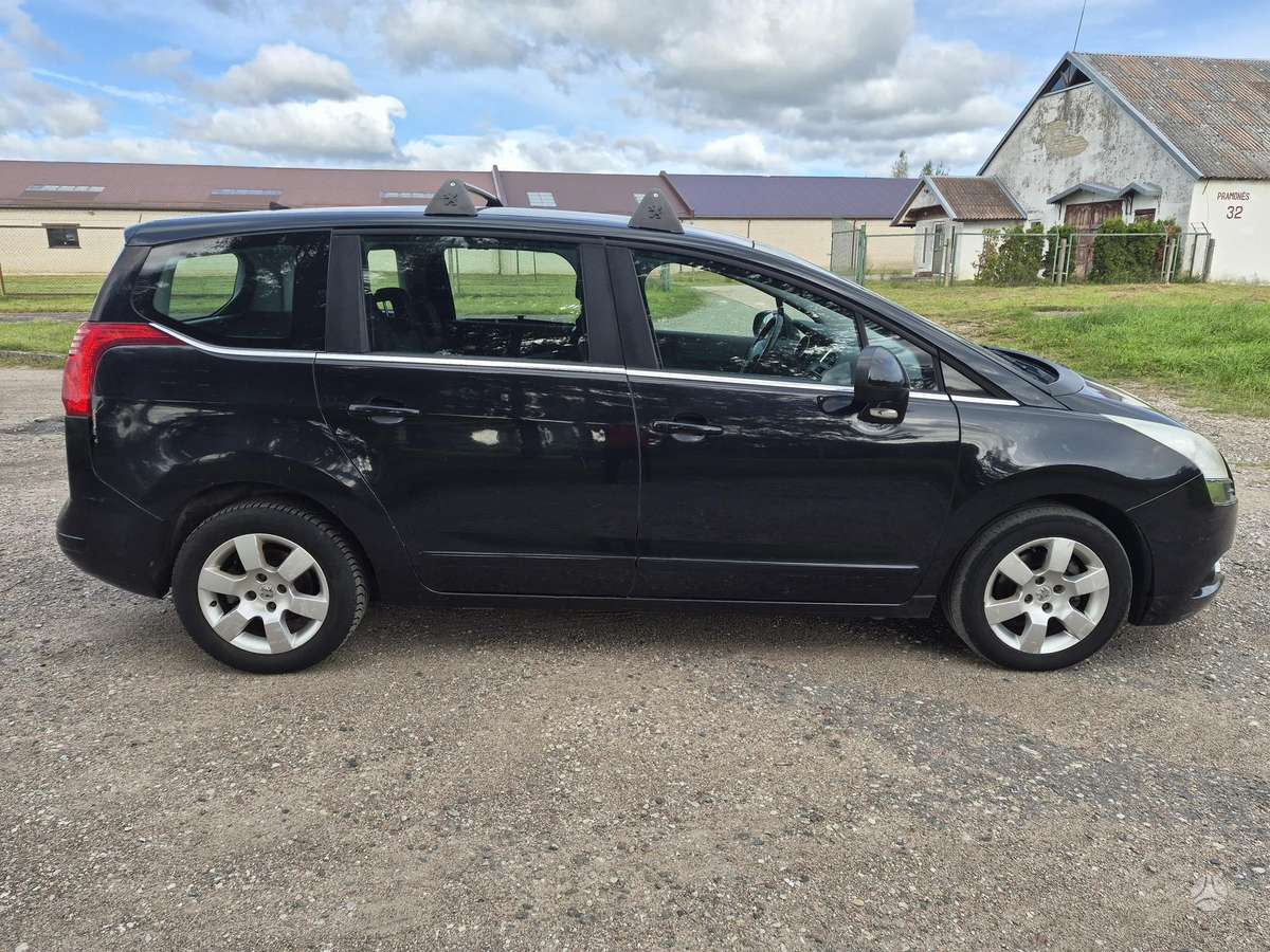 Peugeot 5008 2011 — двигун 1560 cm³, 111 HP (82kW)