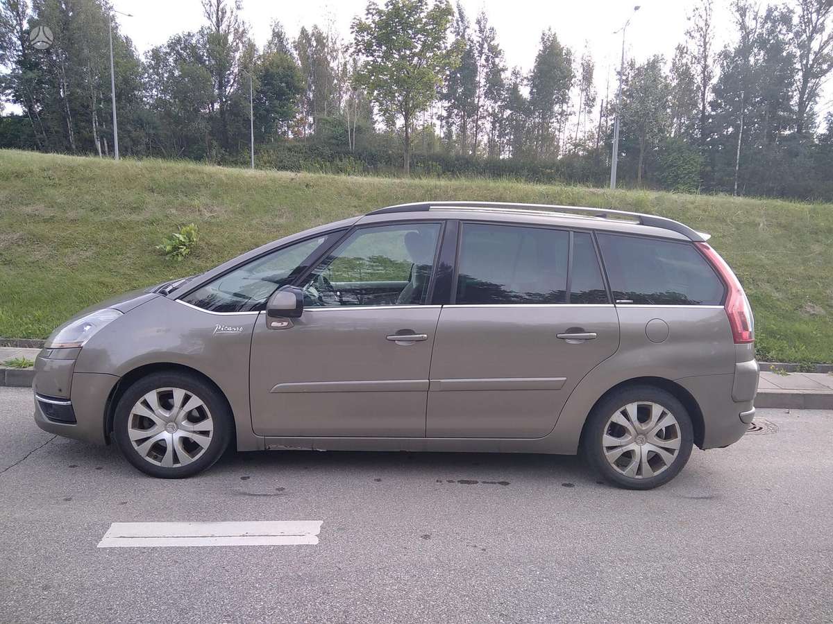 Citroen Grand 2010 — салон