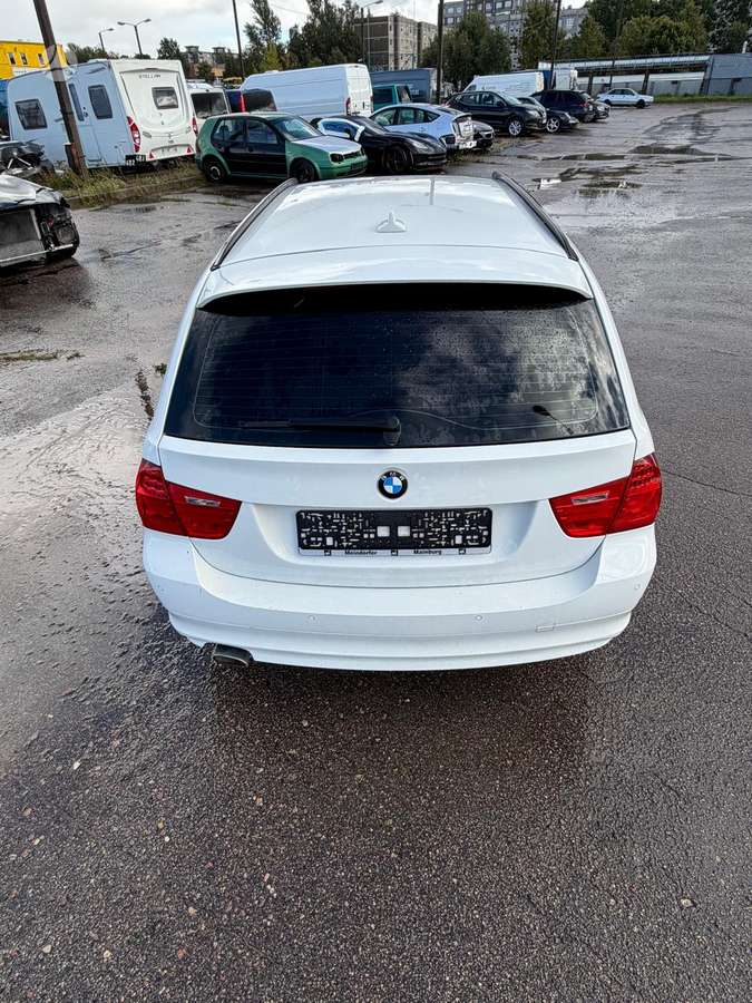 BMW 320 2011 — фото 12