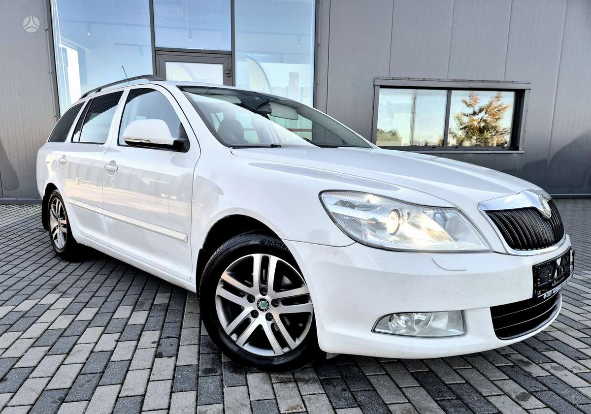 Skoda Octavia 2010 — interior