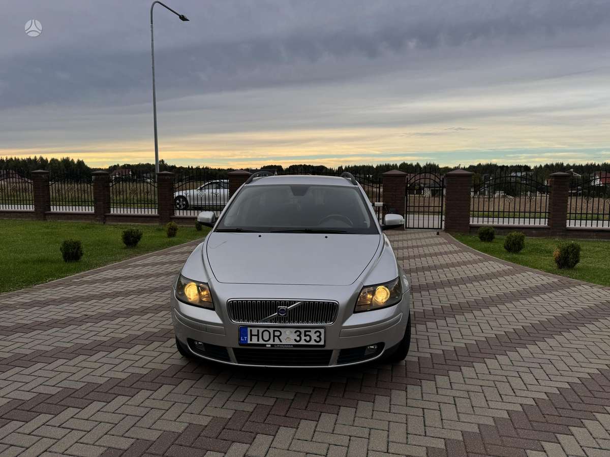 Volvo V50 2007 — rear view