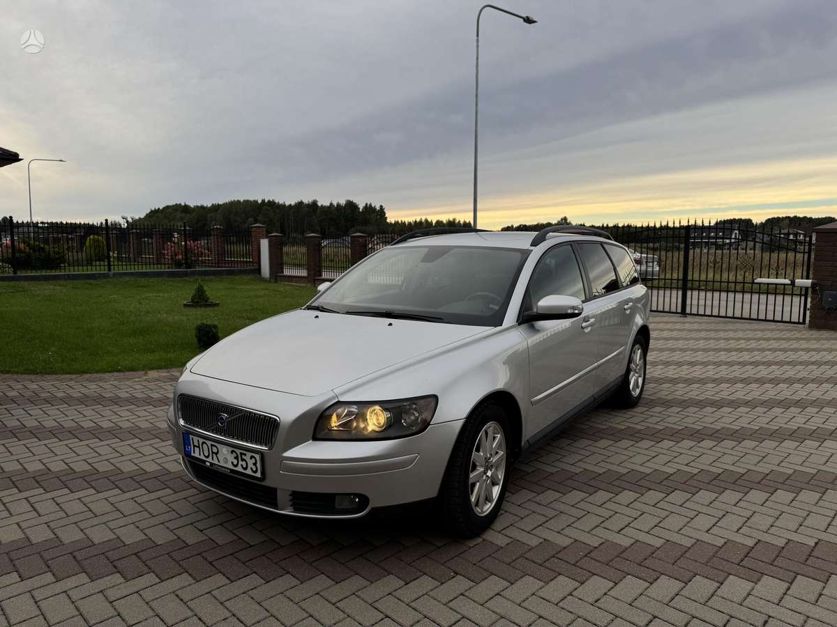 Volvo V50 2007 — interior
