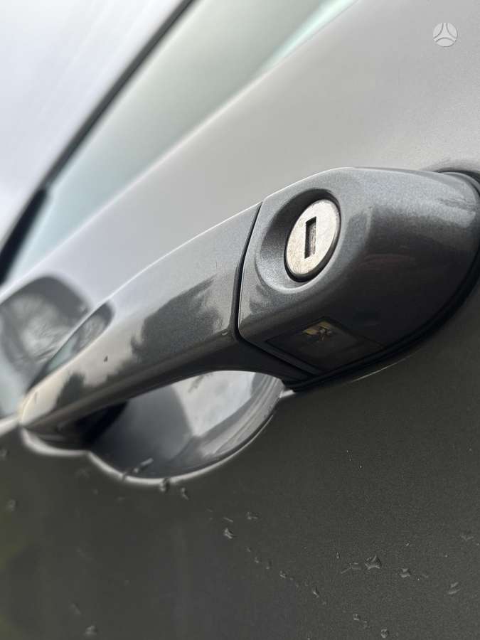 BMW 320 2009 — photo 11