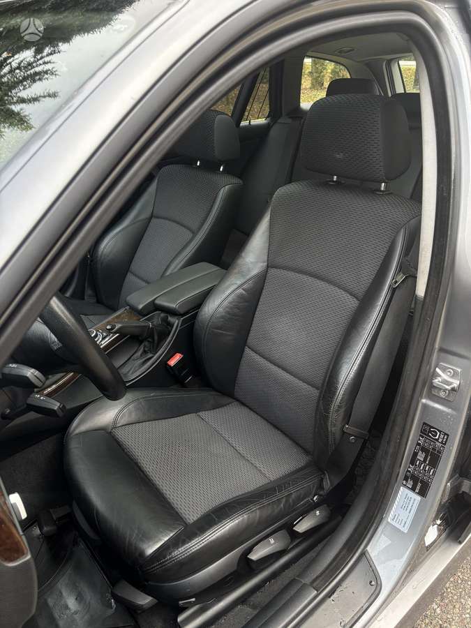 BMW 320 2009 — photo 16