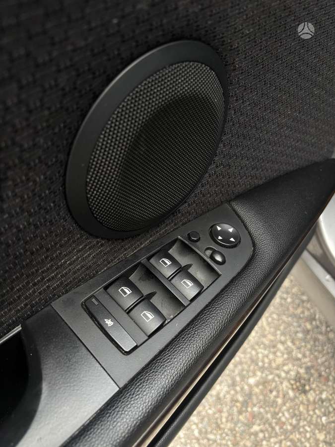 BMW 320 2009 — photo 19