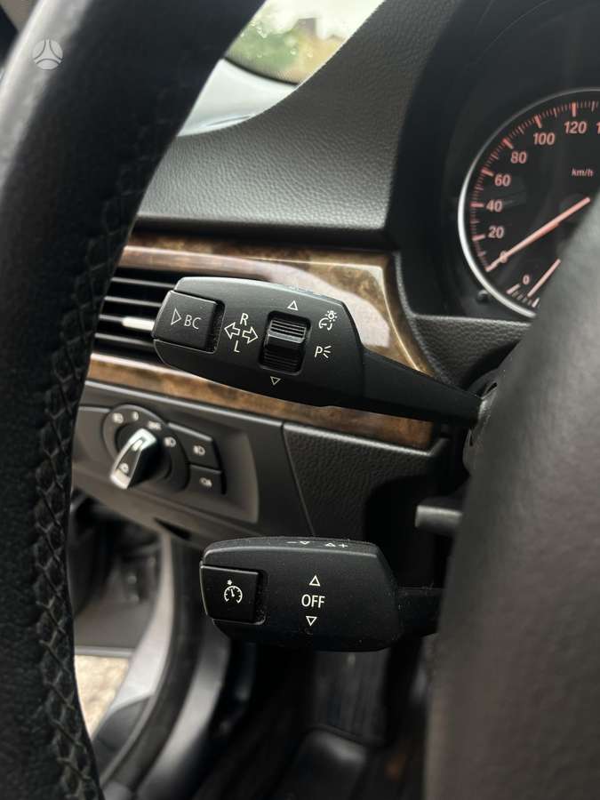 BMW 320 2009 — photo 20
