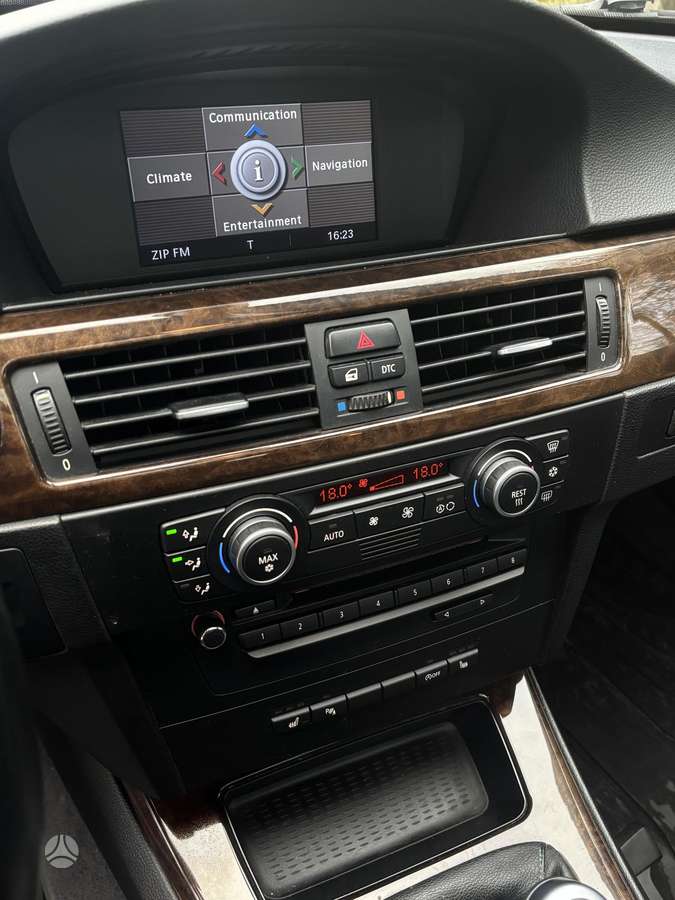 BMW 320 2009 — photo 21
