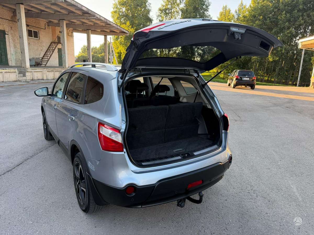 Nissan Qashqai+2 2010 — вигляд ззаду