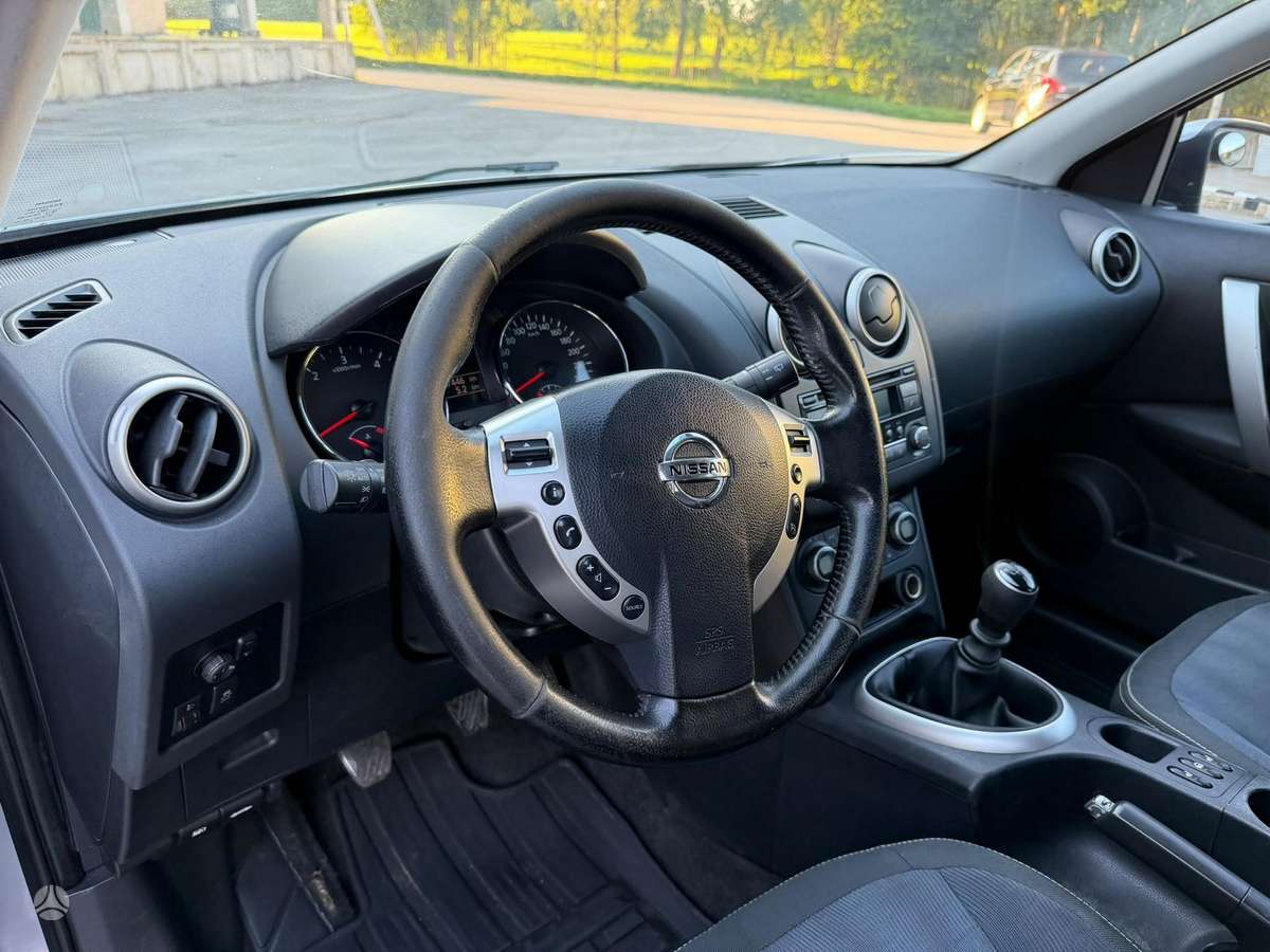 Nissan Qashqai+2 2010 — двигун 1995 cm³, 150 HP (110kW)
