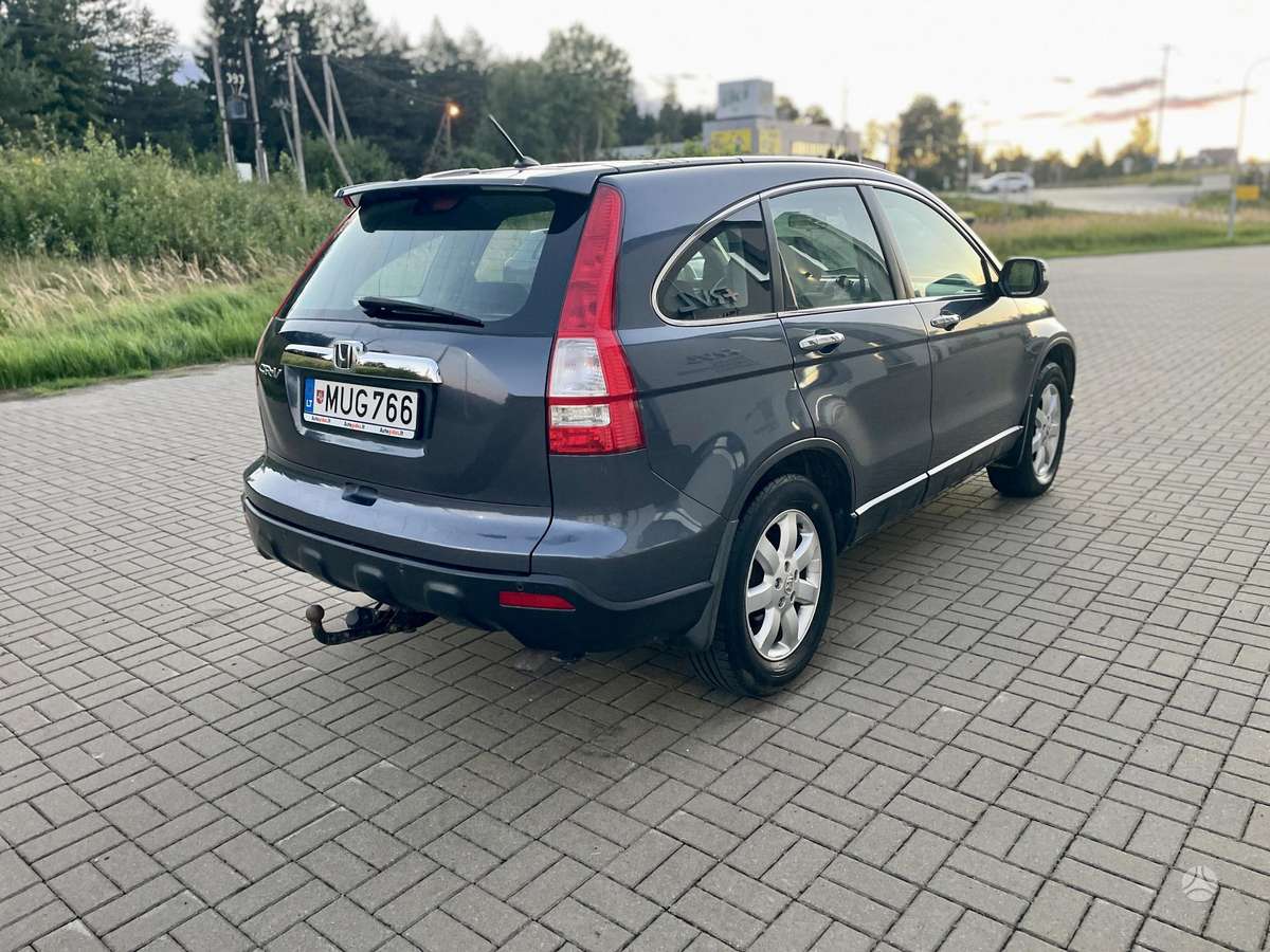 Honda CR-V 2008 — rear view
