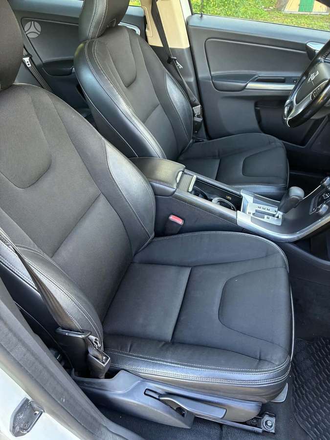 Volvo XC60 2011 — photo 10