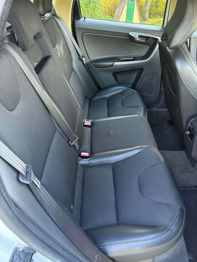 Volvo XC60 2011 — photo 11