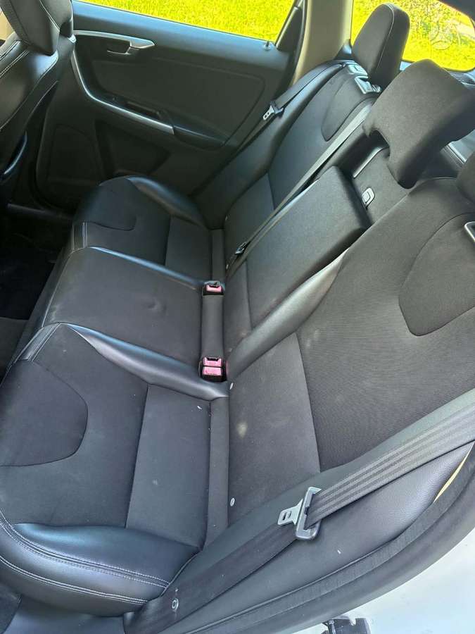 Volvo XC60 2011 — photo 12