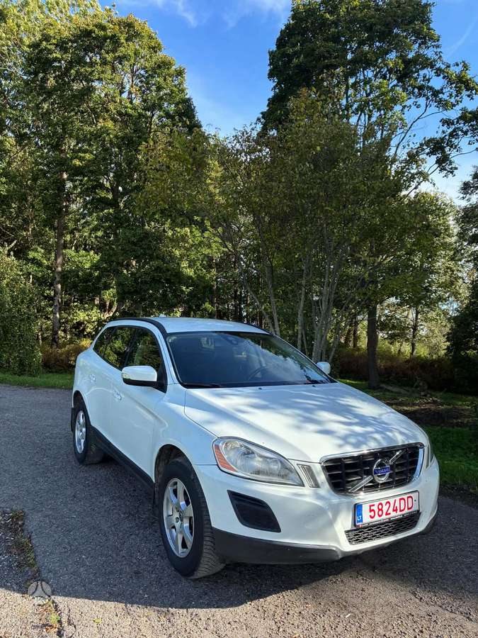 Volvo XC60 2011 — rear view