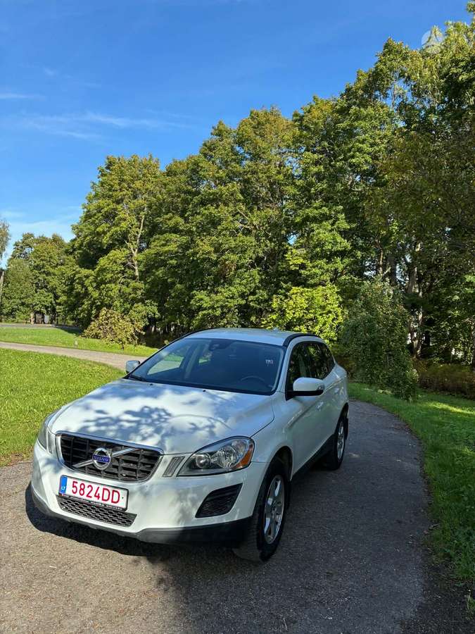 Volvo XC60 2011 — interior