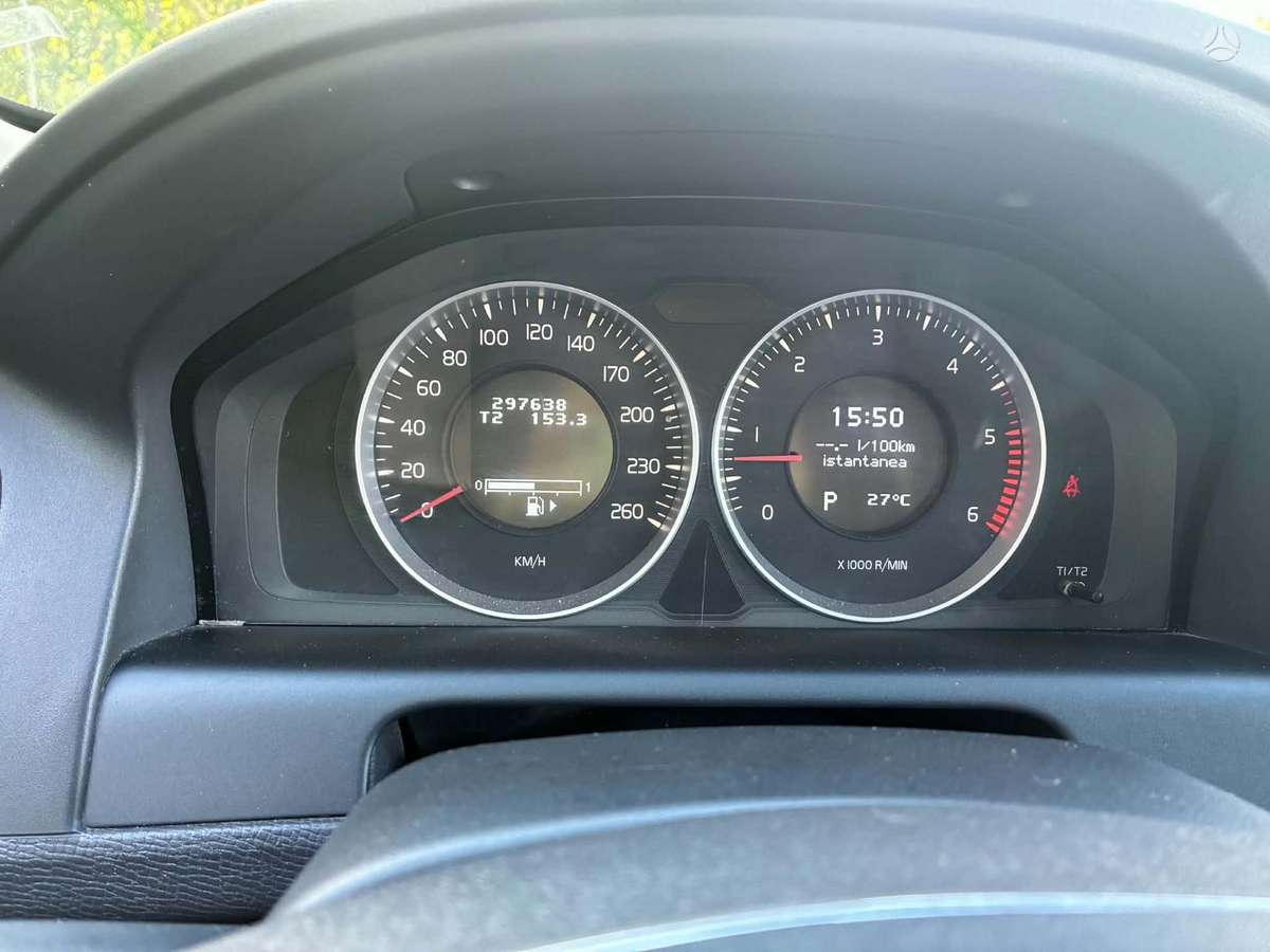 Volvo XC60 2011 — photo 7