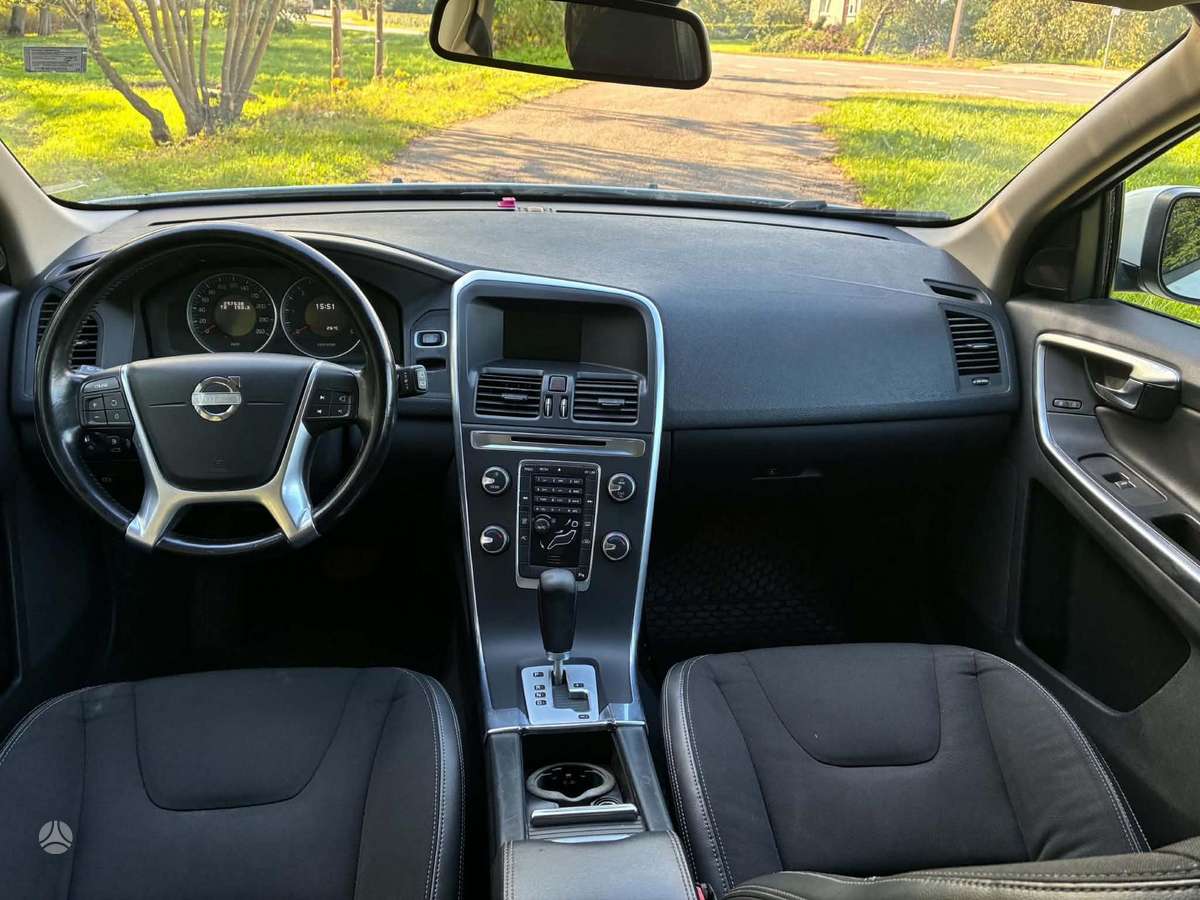 Volvo XC60 2011 — photo 8