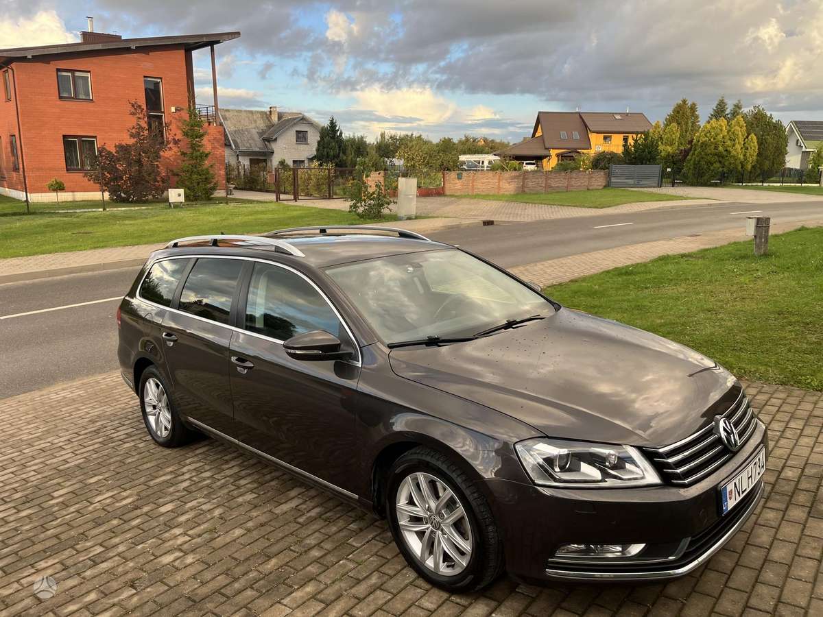 Volkswagen Passat 2014 — rear view