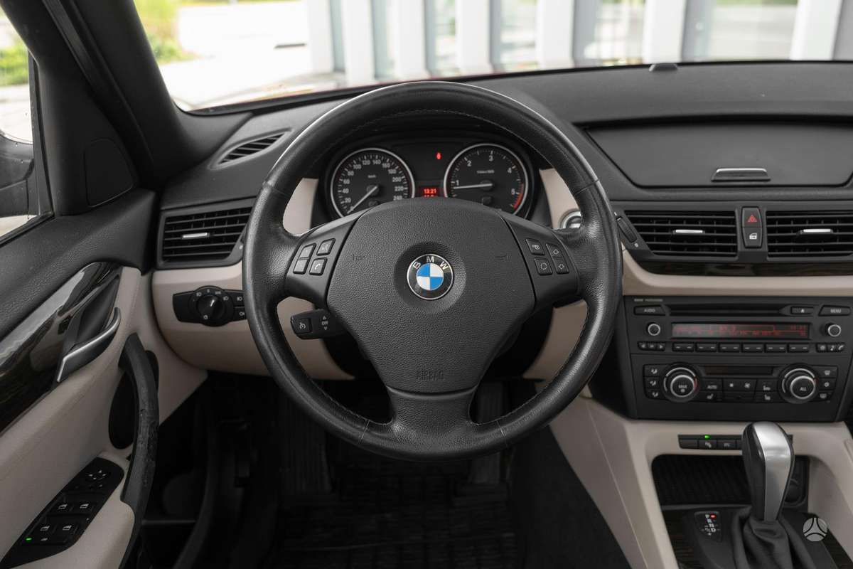 BMW X1 2010 — фото 18