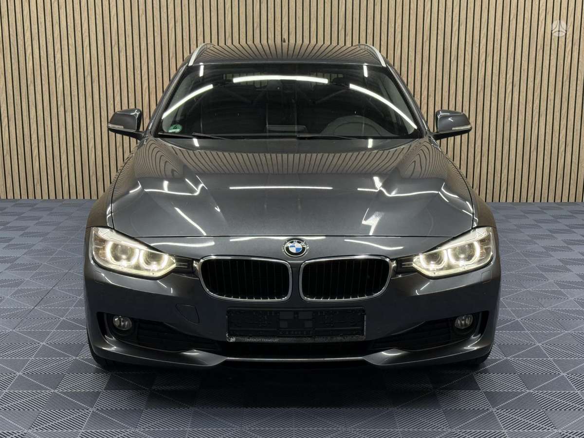 BMW 320 2013 — салон