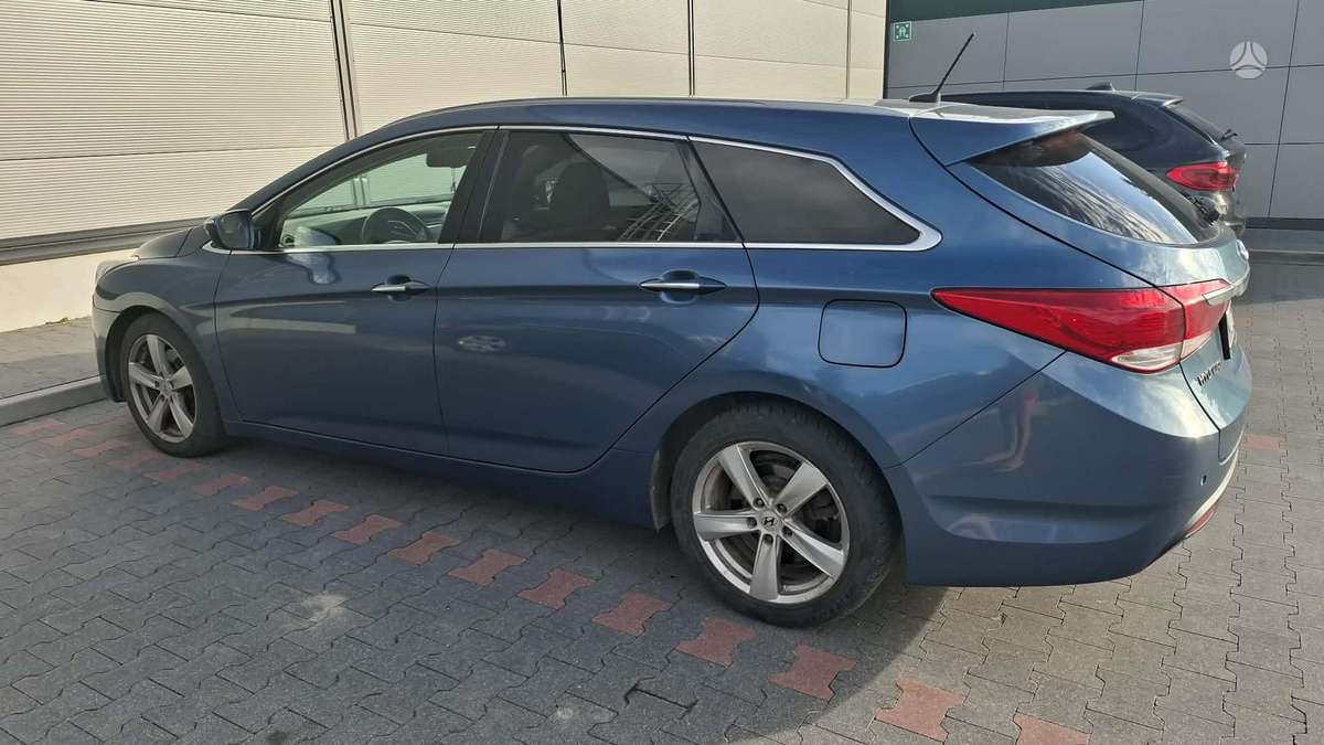Hyundai i40 2012 — rear view