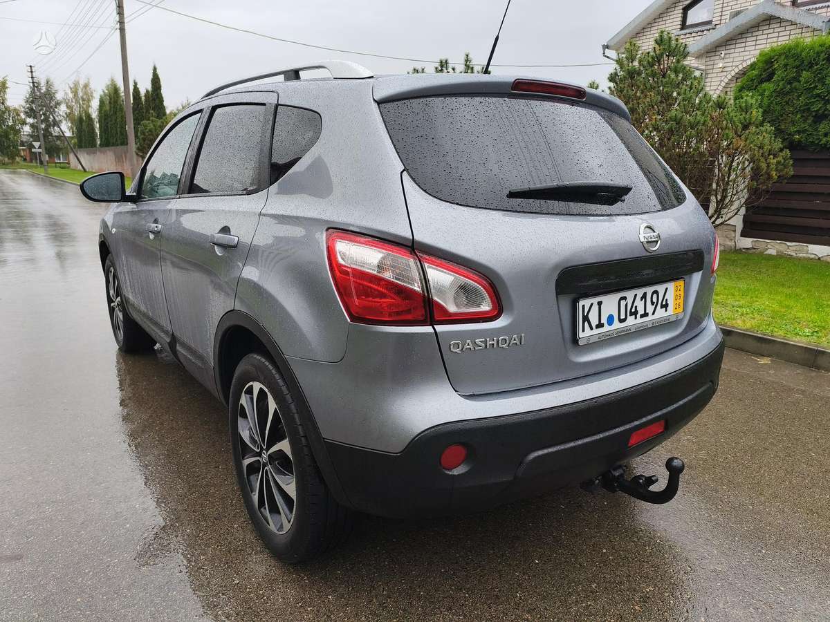 Nissan Qashqai 2011 — interior