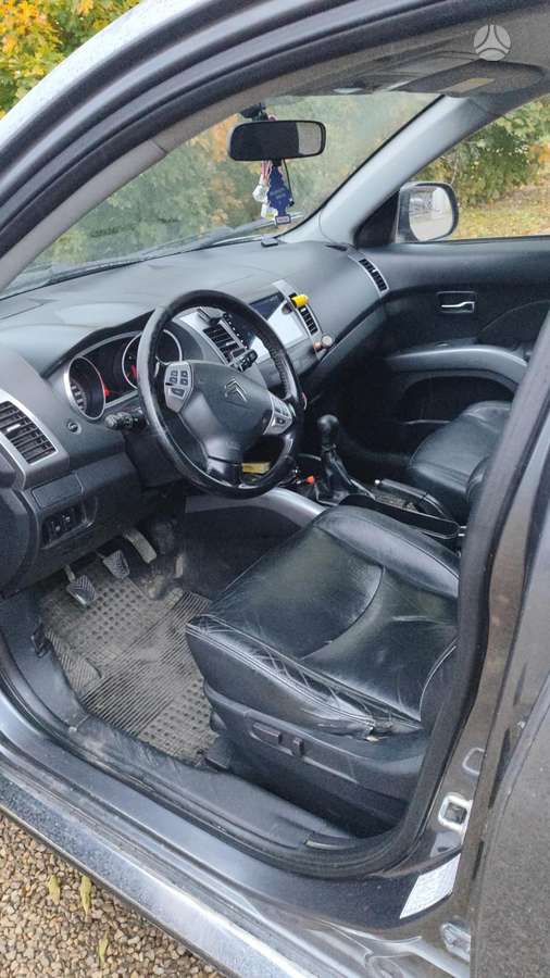 Citroen C-Crosser 2007 — салон