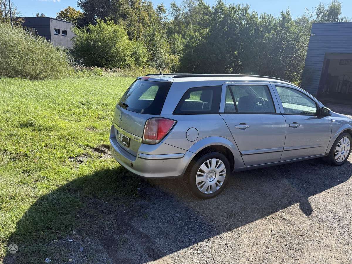 Opel Astra 2006 — вигляд ззаду
