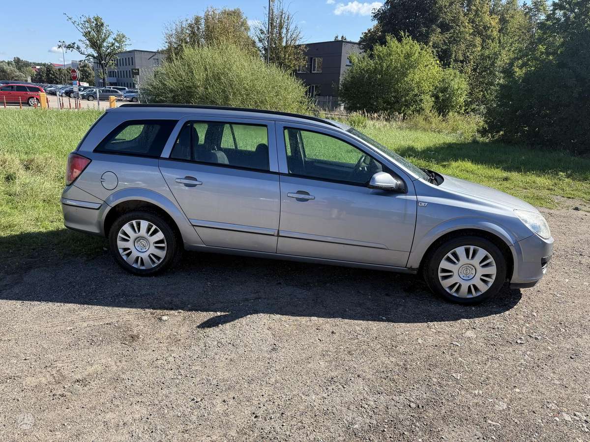 Opel Astra 2006 — салон