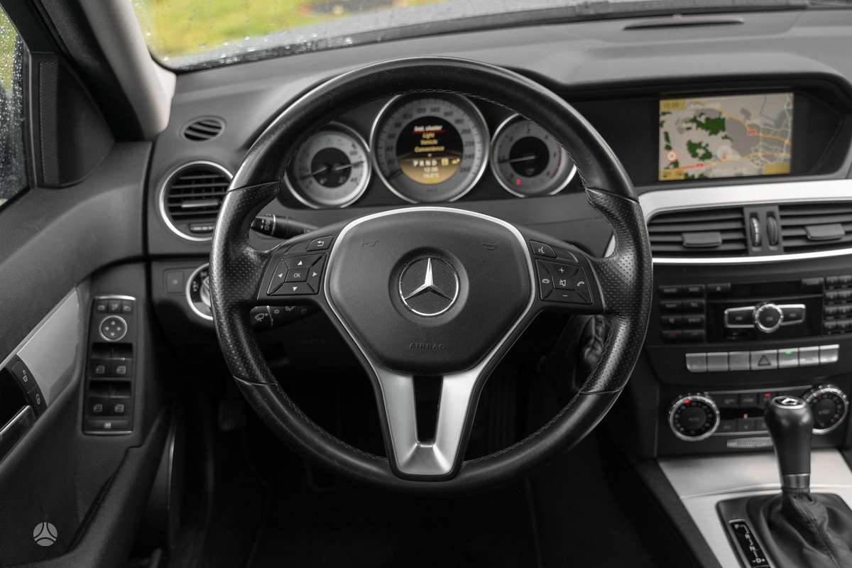 Mercedes-Benz C220 2012 — photo 15
