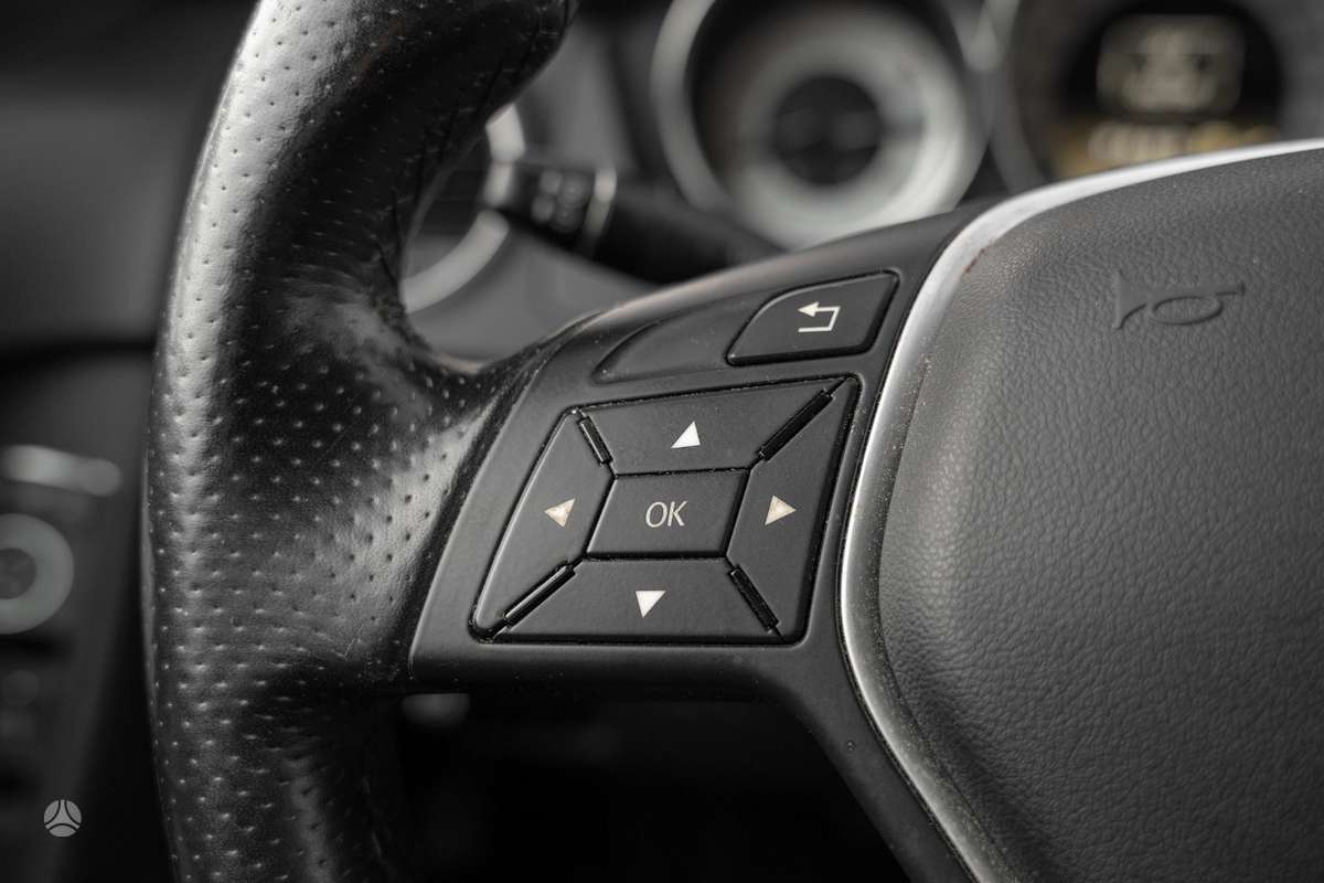 Mercedes-Benz C220 2012 — photo 17