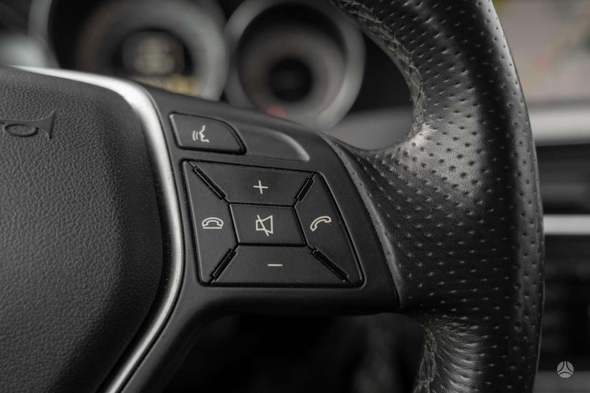 Mercedes-Benz C220 2012 — photo 18