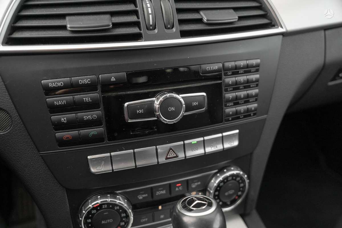 Mercedes-Benz C220 2012 — photo 20