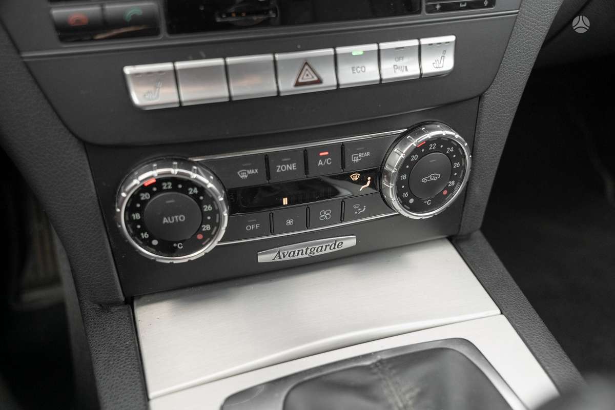 Mercedes-Benz C220 2012 — photo 21