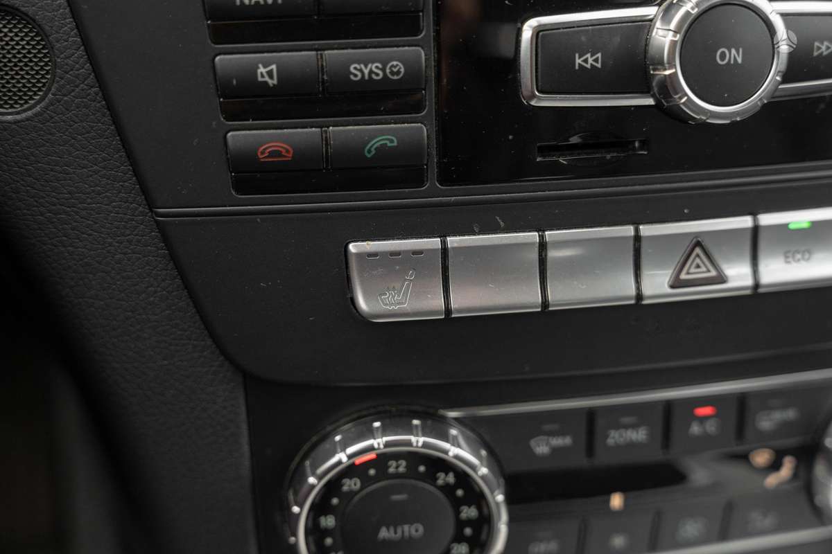 Mercedes-Benz C220 2012 — photo 22