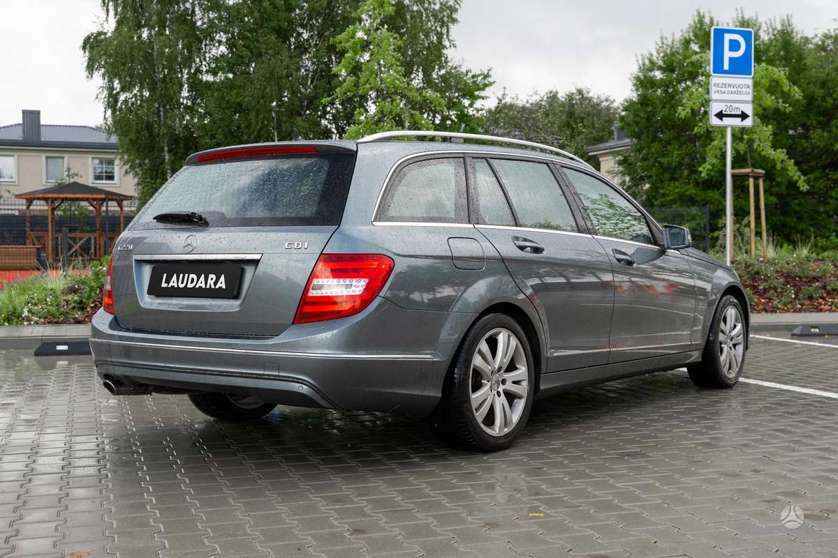 Mercedes-Benz C220 2012 — interior