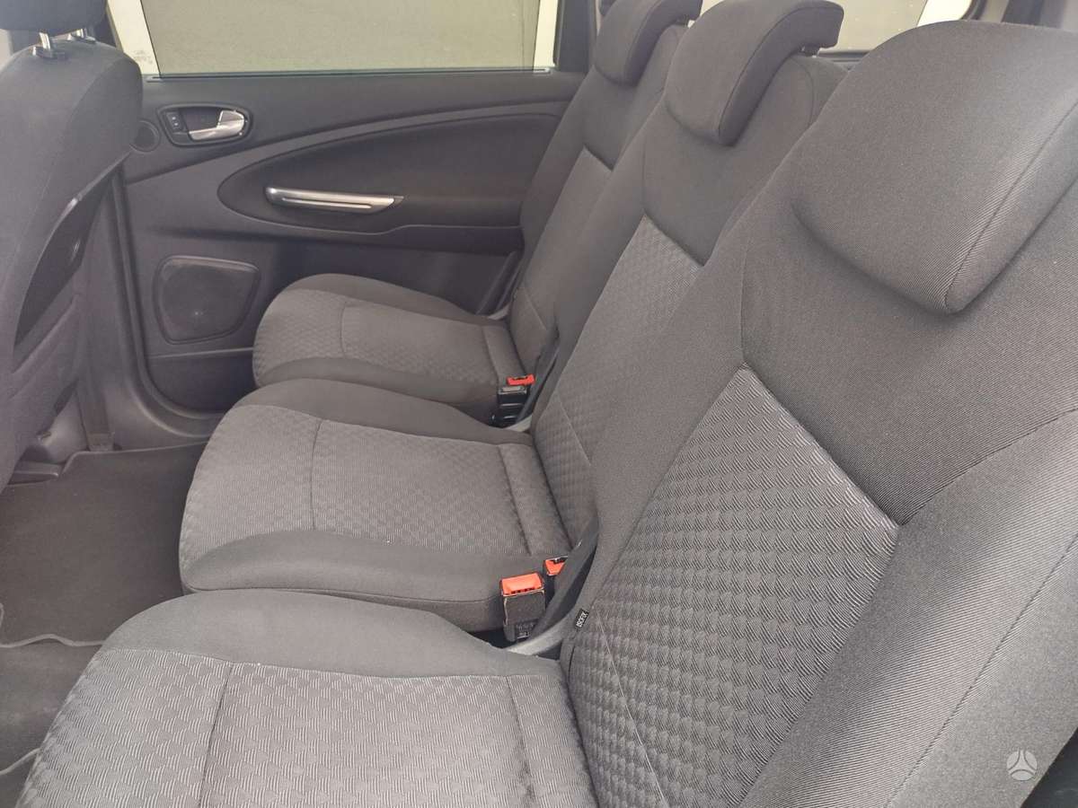Ford Galaxy 2009 — photo 11